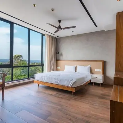 Royal Holidays & Stays