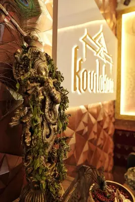 a vase filled with plants on top of a table at Kovilakam Achutham in Guruvāyūr