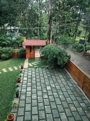 a garden with a small brickificialificialificialificialificialificialificialificialificialificial at ATHIRAPPILY SREENILAYAM HERITAGE RESORt in Athirappilly