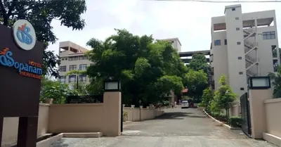 a street in front of a building at Sopanam Heritage in Guruvāyūr