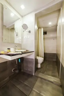 a bathroom with a toilet and a sink at Sreepathi Indraprastha in Guruvāyūr