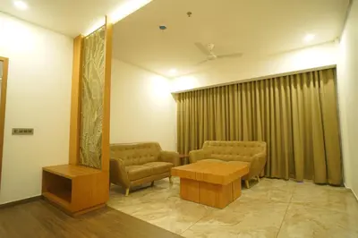 a waiting room with two chairs and a table at Hotel Devalokam in Trittāla