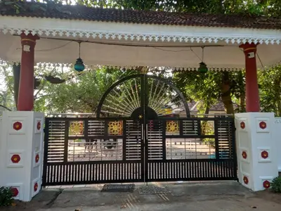 an entrance to a gate with a fence and a gate at Stains holidayhome & party floor, Cherai beach in Pallipuram