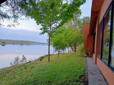 a house with a view of a lake at Green Haven Homestay in Kodungallūr