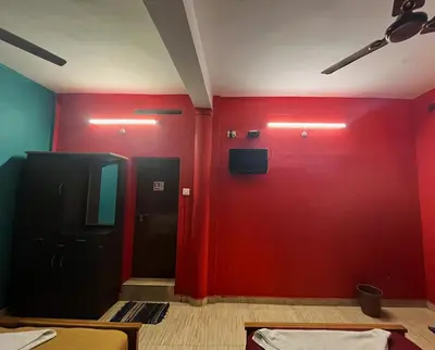 a room with red walls and a red wall at Hillside Green Valley Comfort Stay in Gūdalūr