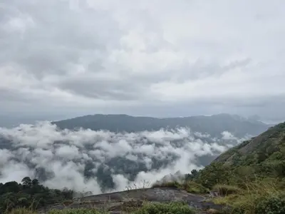 a view of a valley of clouds in the mountains at Mamalakandam - The White house, Diya homestay in Mamalakandam