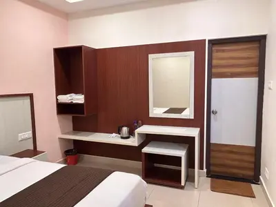 a bedroom with a bed and a sink and a mirror at Rio Grande Retreat in Kodaikānāl