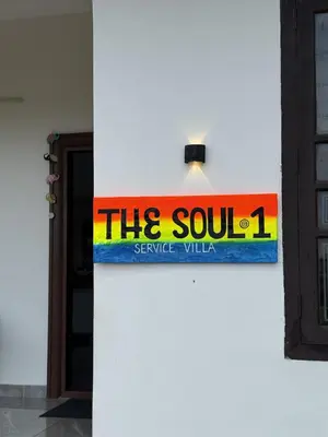 a sign on the side of a white wall at The Soul 1 Service Villa in Mananthavady