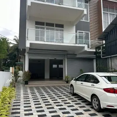 Modern 5BR Villa in Thrissur
