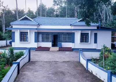 a small white house with a pathway in front of it at The Coffee Cube in Kaniyāmbetta