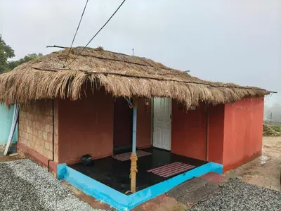 a small hut with a thatched roof at Kanthalloor Mud & Mist Homestay in Kanthalloor