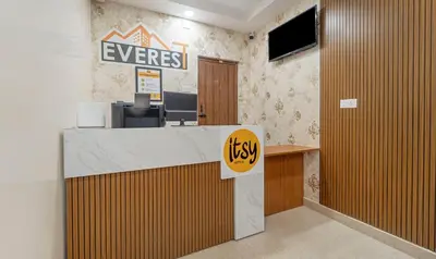 a lobby with a desk with a view sign on the wall at Itsy Hotels Everest Leela Residency in Erode