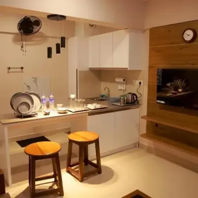 Lavender Airport suite