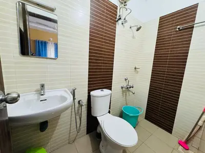 a bathroom with a toilet and a sink at Anandha Vibes in Guruvāyūr