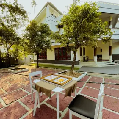 Upavan Villa-Two KM From Aluva Metro Station