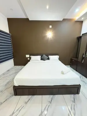 a bedroom with a large bed in a room at Zeekka Tourist Home in Meenangadi
