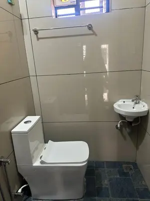 a bathroom with a toilet and a sink at AP'S Homestay Nilambur in Nilambūr