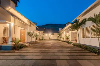 an empty courtyard of a house at night at New Abrigo Resorts in Perintalmanna