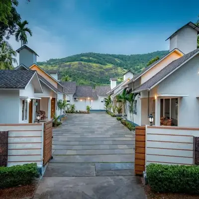 New Abrigo Resorts