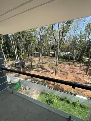 a view of a yard from a window at Vijaya Home Stay in Batheri