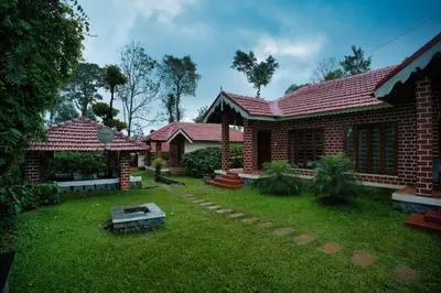 a house with a yard in front of it at Coffee County in Srimangala