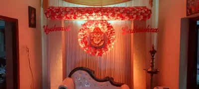 a room with a window with a wreath on it at Krishnendu Homestay outer ring road north nada guruvayur in Guruvāyūr