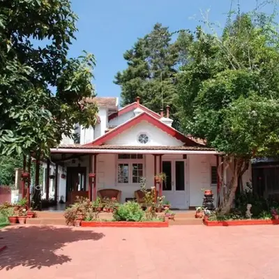 Colonial 4 B/R Home