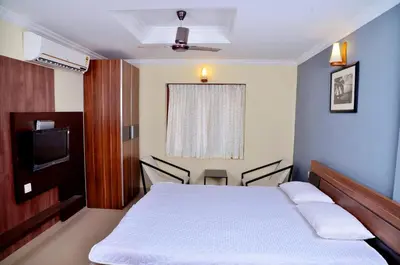 a bedroom with a bed and a tv in it at French Avenue in Kallāyi