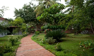 a walkway in the yard of a house at Gitanjali Homestay in Mysore