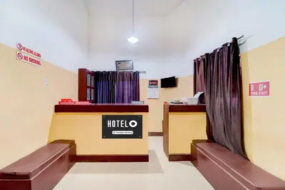 a waiting room with a hotel sign on the wall at Super Hotel O Kunnamangalam Near Bus Stand in Calicut