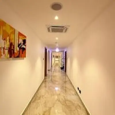 an empty hallway with a hallwayngthngthngthngthngthngthngthngthngthngth at Park Residency Kodungallur in Trichūr