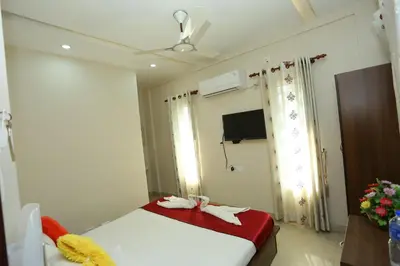 a hotel room with a bed and a tv at Hotel Innate Inn in Alwaye