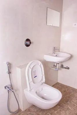 a bathroom with a toilet and a sink at Deepwoods Stay-Kinathukadavu, Coimbatore in Coimbatore