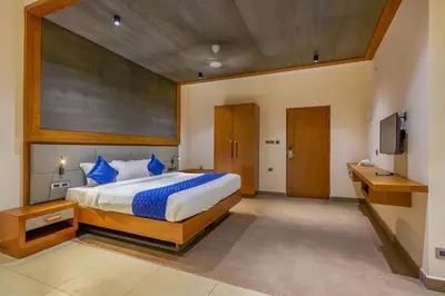 a bedroom with a large bed and a television at HOTEL CASON INTERNATIONAL in Kondotti